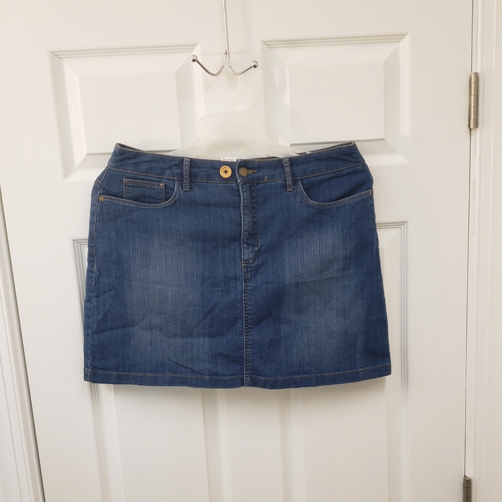 Croft & Barrow, classic fit, stretch skort, denim skort, size 10 - Picture 3 of 15